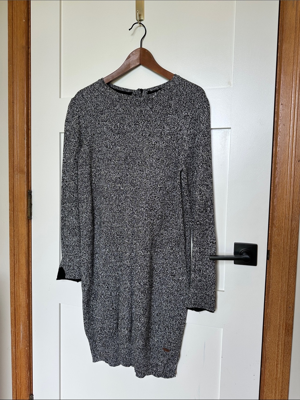 Women’s Long Sleeve Knit Dress in Black and White